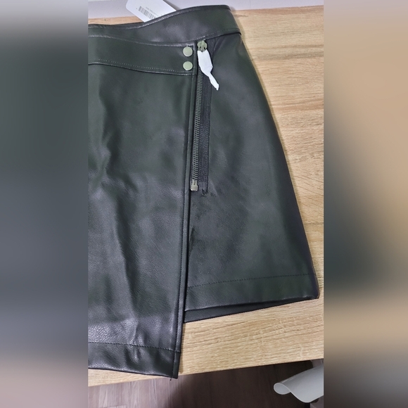 Only Black Faux Leather Skirt NWT XL Zipper Details Asymmetrical Front Panel - Picture 4 of 7
